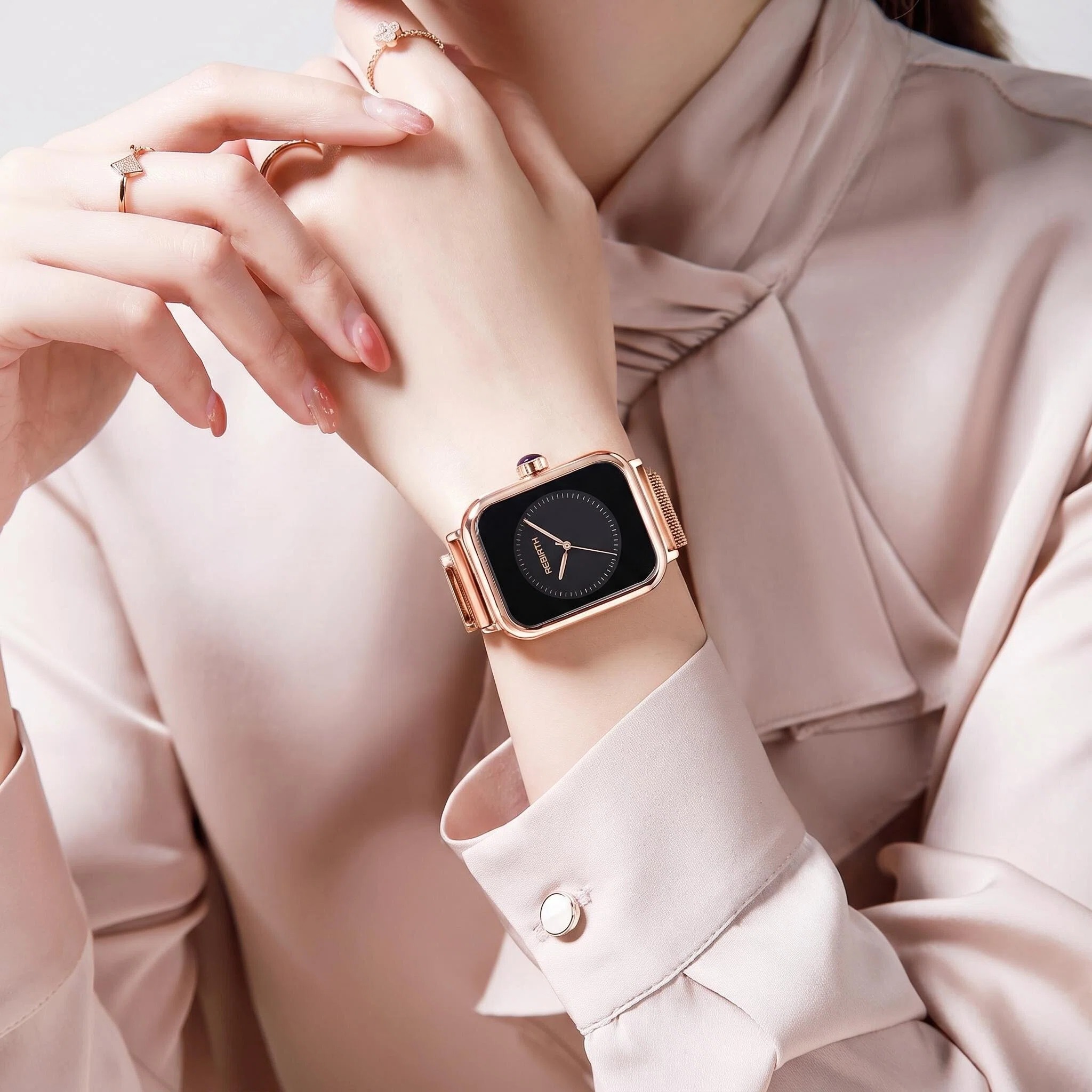Relógio Feminino Quadrado de L - Luxury Watch Gold And Black avaliação e preço